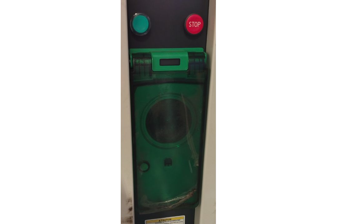 Schneider EV.2S7P22 7kW electric vehicle charging station - W 410 x D 220 x H 1150mm - 42kg - Image 2 of 5