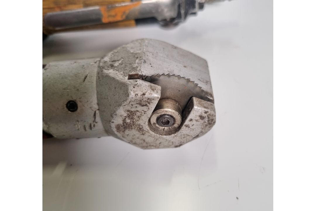 Pneumatic tools, circular panel saw, circular cut off saw and scaler - see desc. - Image 5 of 5