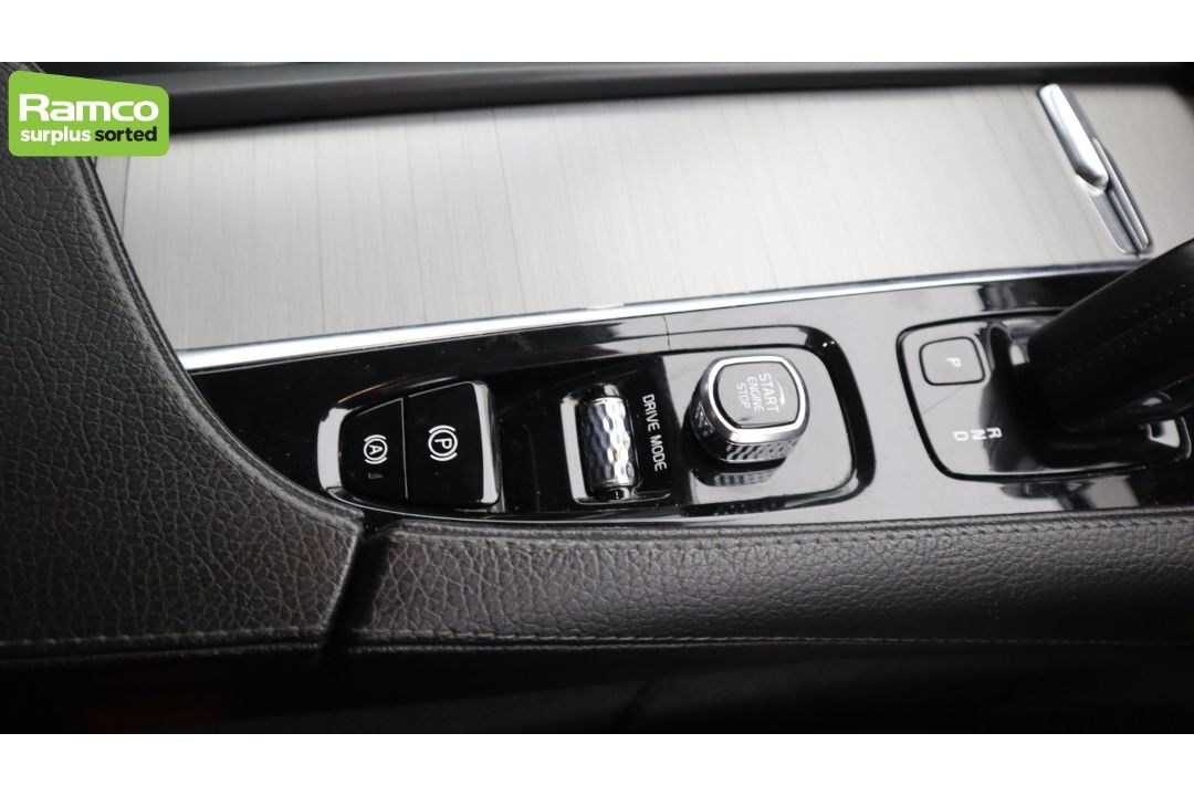 2021 Volvo XC90 Momentum T8 Recharge AWD 2.0L Petrol Hybrid - full details in the description - Image 20 of 61