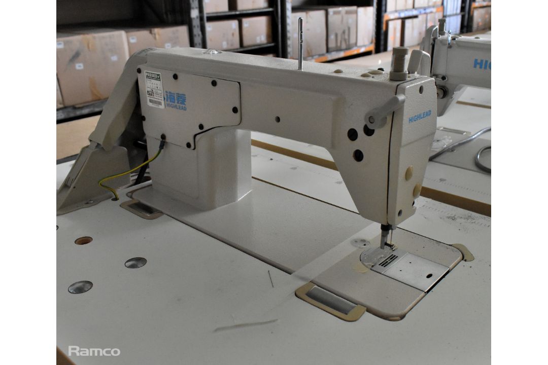 Braithwaite Highlead GC1088-M single needle high speed industrial sewing machine with table - Image 4 of 7