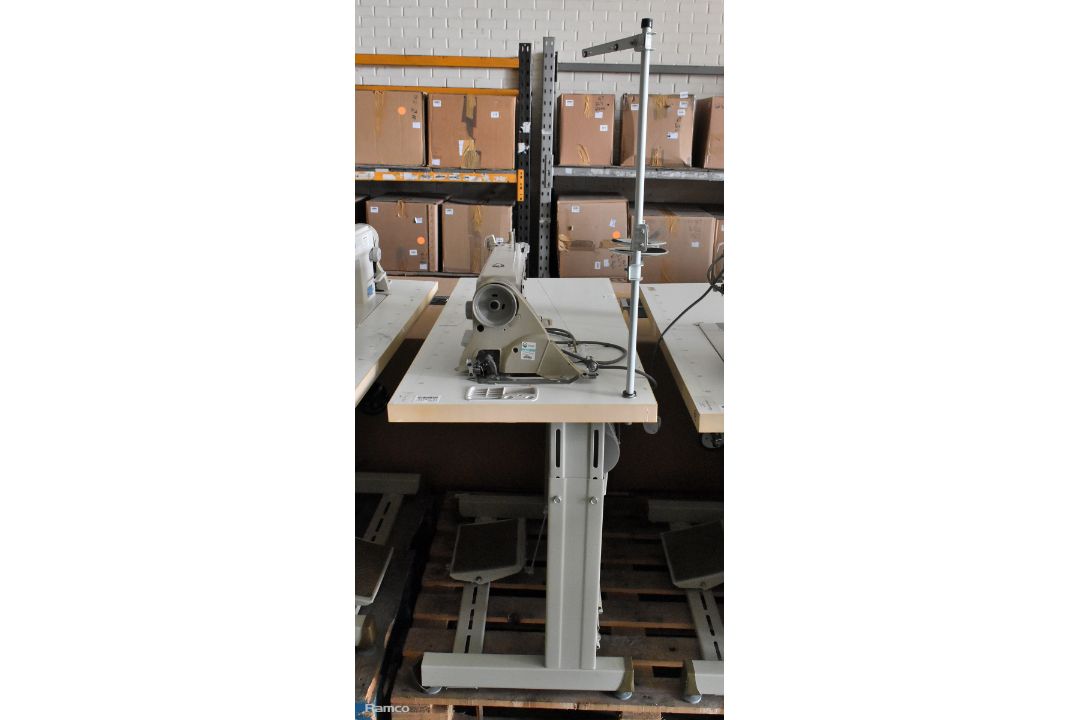 Braithwaite Highlead GC1088-M single needle high speed industrial sewing machine with table - Image 2 of 6