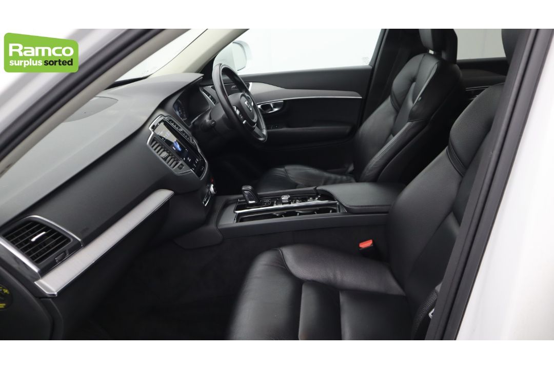 2021 Volvo XC90 Momentum T8 Recharge AWD 2.0L Petrol Hybrid - full details in the description - Image 43 of 61