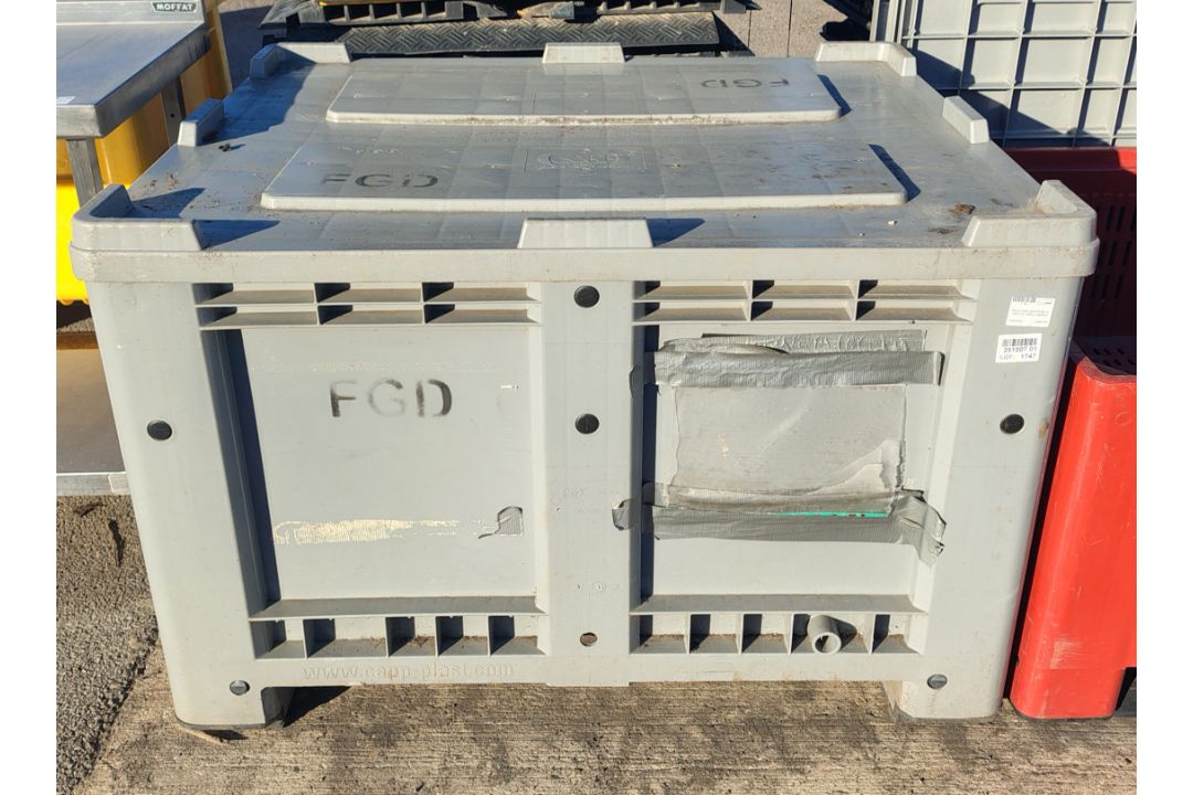 Plastic pallet tote with lid - L 1200 x W 1000 x H 800mm - Image 1 of 3