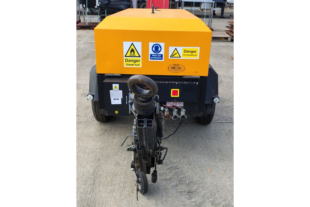 Ingersoll-Rand P180WDG portable compressor - Working pressure: 7 bar - Year: 2000 - 157 hours - Image 2 of 37