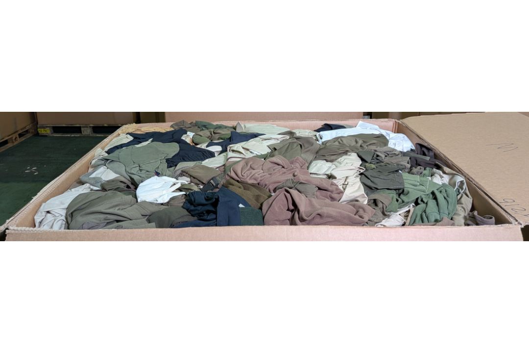 Various types of ex-military clothing - 171kg - may require repair or be as spares - Image 6 of 6