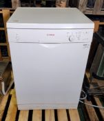 Bosch SMS50T02GB SI6P1B free-standing dishwasher - W 600 x D 620 x H 840mm
