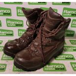 100x pairs of Grade 2 Various combat boots - may include - Magnum, YDS, Haix - mixed sizes