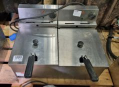 Lincat LDF2 stainless steel twin tank twin basket countertop electric fryer - W 540 x D 420 x H 315m