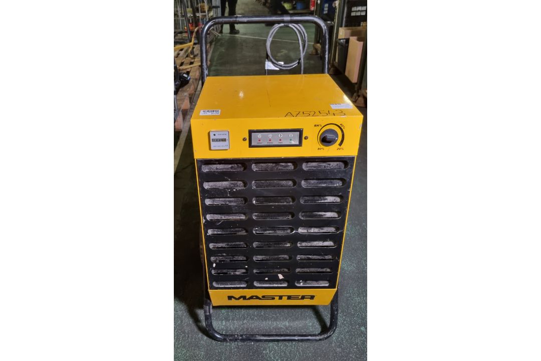 Master DH 62DV heavy duty mobile dehumidifier - Serial No: 98636000334 - running hours: 8384 - 240V - Image 1 of 5