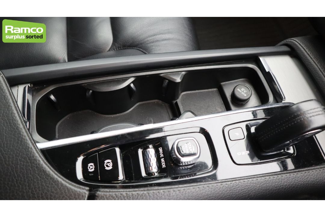 2021 Volvo XC90 Momentum T8 Recharge AWD 2.0L Petrol Hybrid - full details in the description - Image 22 of 61