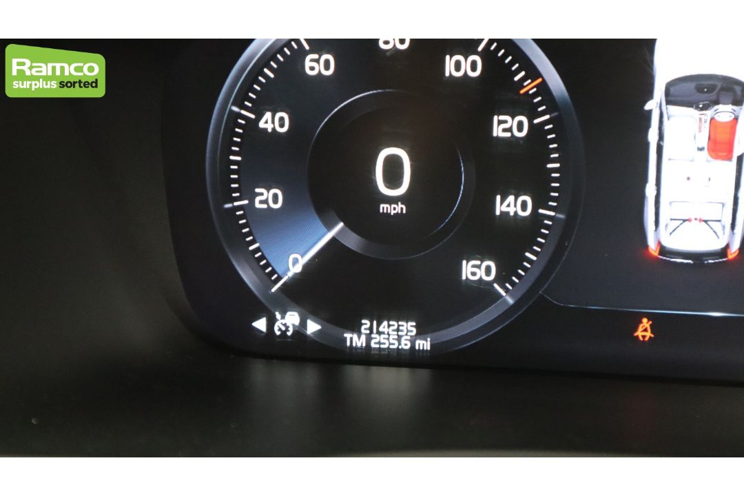 2021 Volvo XC90 Momentum T8 Recharge AWD 2.0L Petrol Hybrid - full details in the description - Image 13 of 61