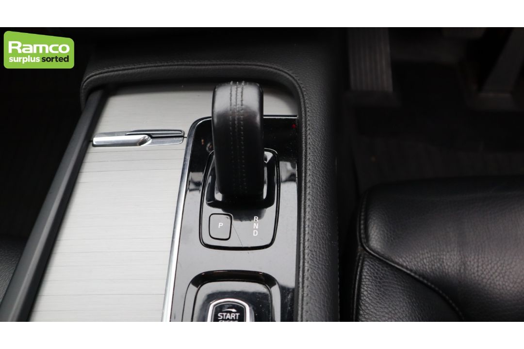 2021 Volvo XC90 Momentum T8 Recharge AWD 2.0L Petrol Hybrid - full details in the description - Image 19 of 61