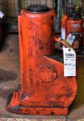 HydraLite 30 tonne hydraulic ram jack - W 140 x D 320 x H 450mm - 24kg