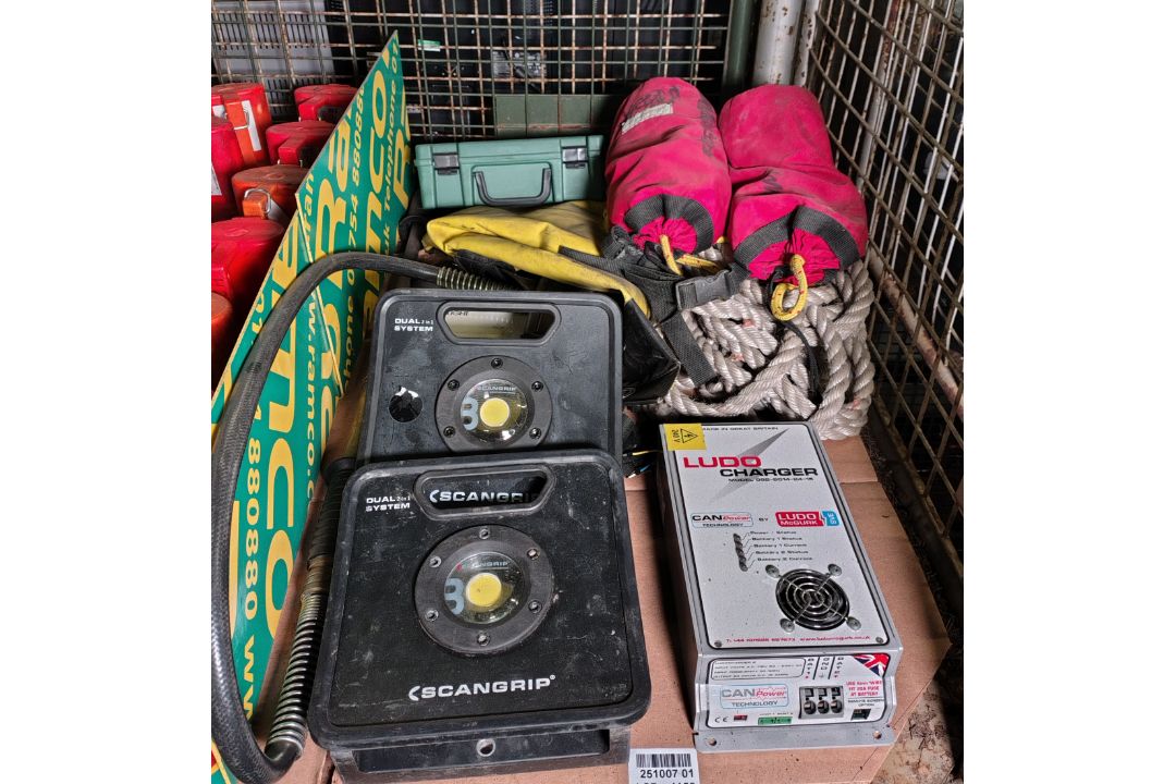 Fire & rescue accessories - hand backpack sprayer, scangrip lights, Ludo charger and more - Image 1 of 9