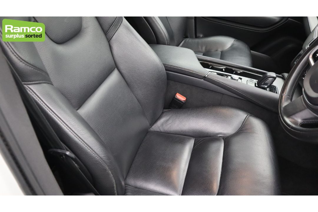 2021 Volvo XC90 Momentum T8 Recharge AWD 2.0L Petrol Hybrid - full details in the description - Image 27 of 61