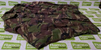 Various types of ex-military camo clothing - may include accessories - 279kg – may require repair