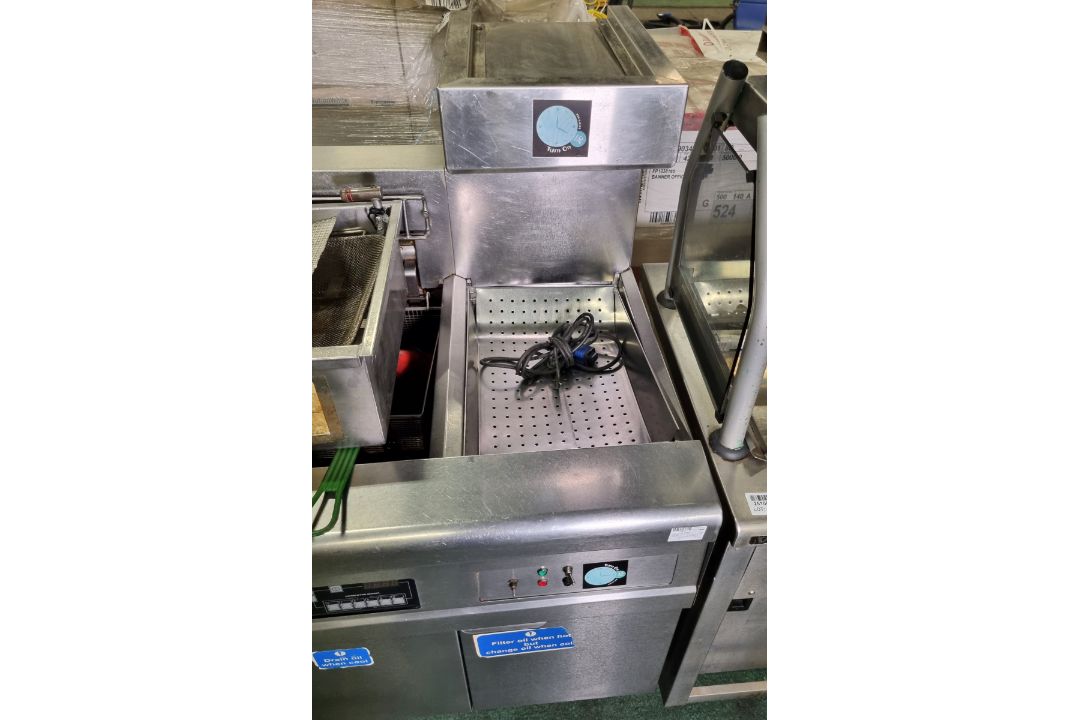 Frymaster FMRE217CSD (SN: 1504NI0016) 3 door stainless steel twin tank quad basket electric fryer - Image 2 of 5