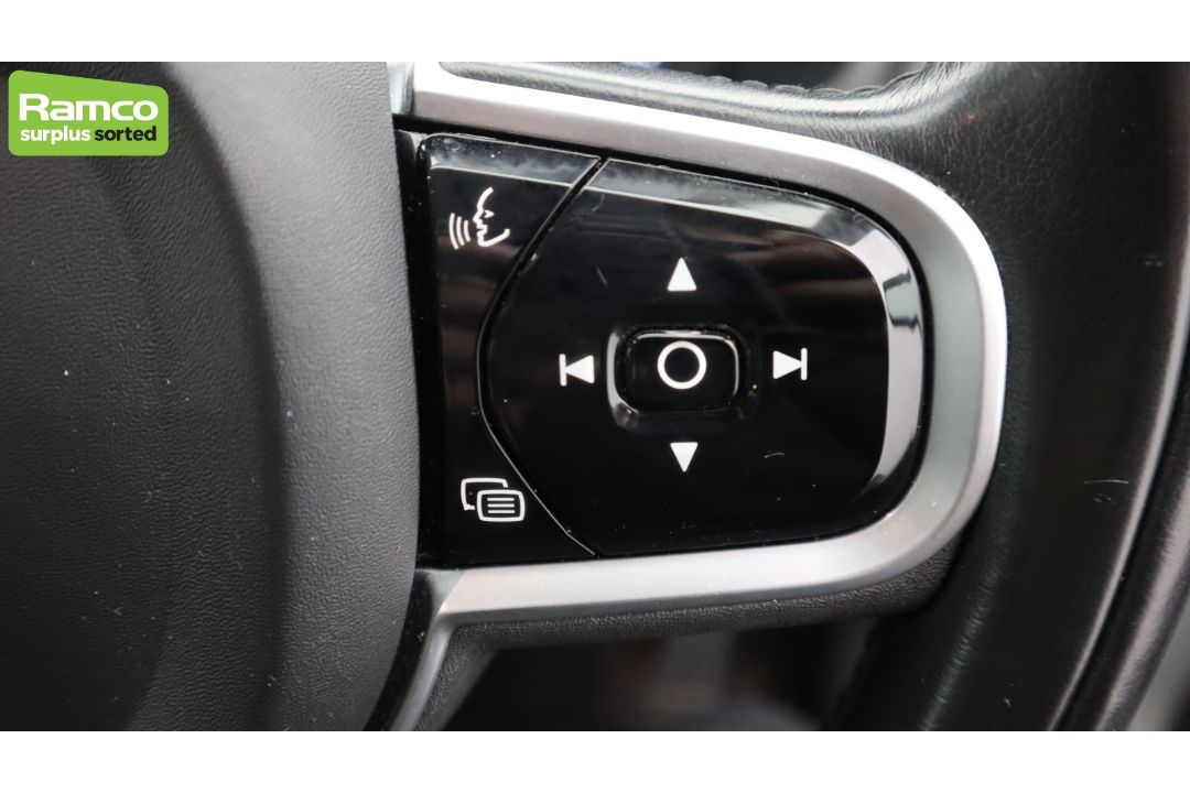 2021 Volvo XC90 Momentum T8 Recharge AWD 2.0L Petrol Hybrid - full details in the description - Image 24 of 61