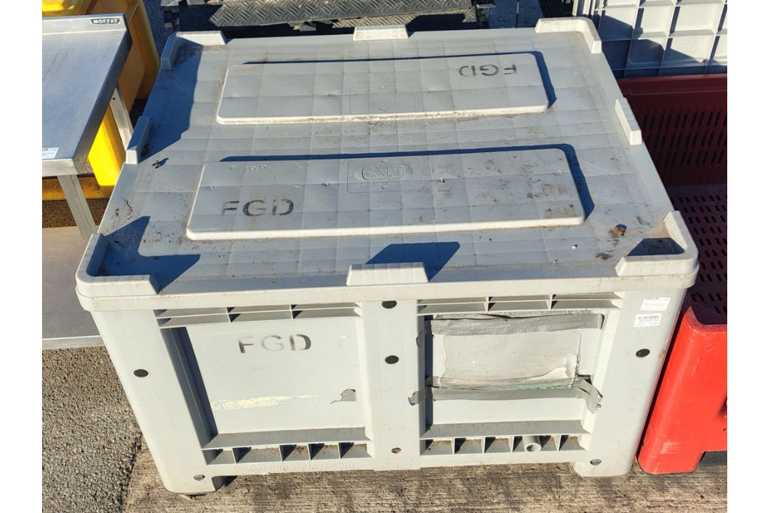 Plastic pallet tote with lid - L 1200 x W 1000 x H 800mm - Image 2 of 3