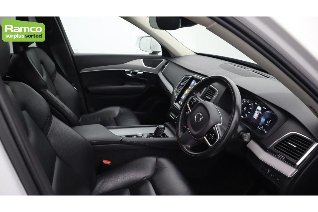 2021 Volvo XC90 Momentum T8 Recharge AWD 2.0L Petrol Hybrid - full details in the description - Image 9 of 61