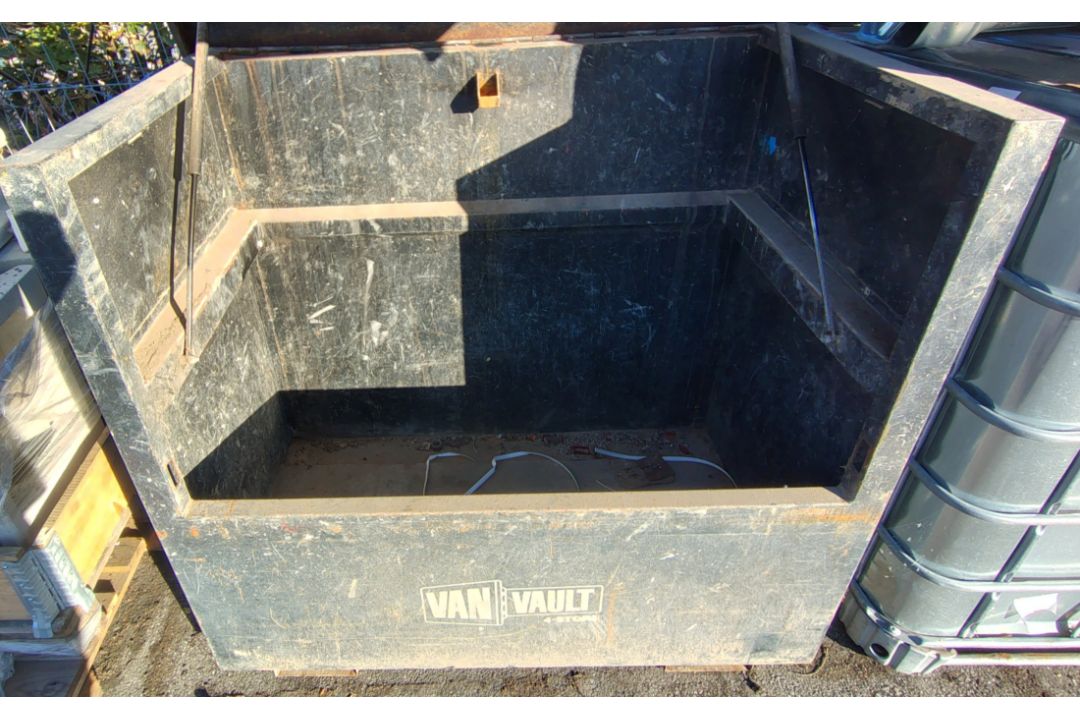 Van Vault 4-Store large site tool storage box - W 1390 x D 790 x H 1280mm - NO KEY & DOESN'T CLOSE - Image 2 of 4