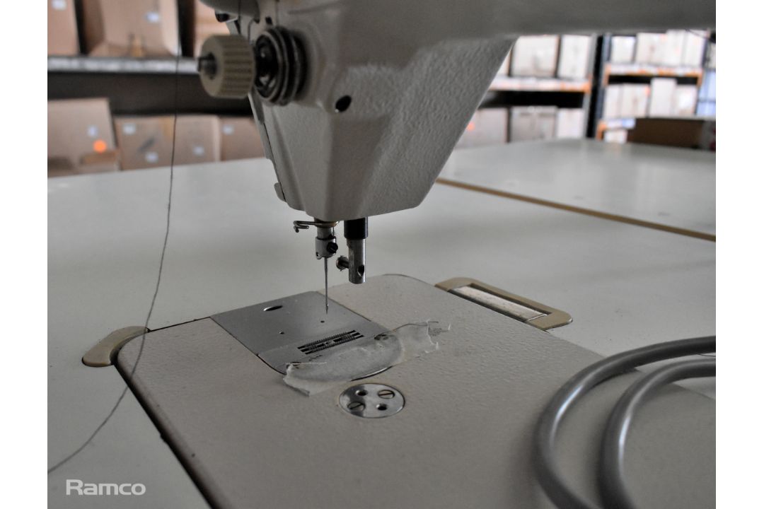 Braithwaite Highlead GC1088-M single needle high speed industrial sewing machine with table - Image 4 of 6