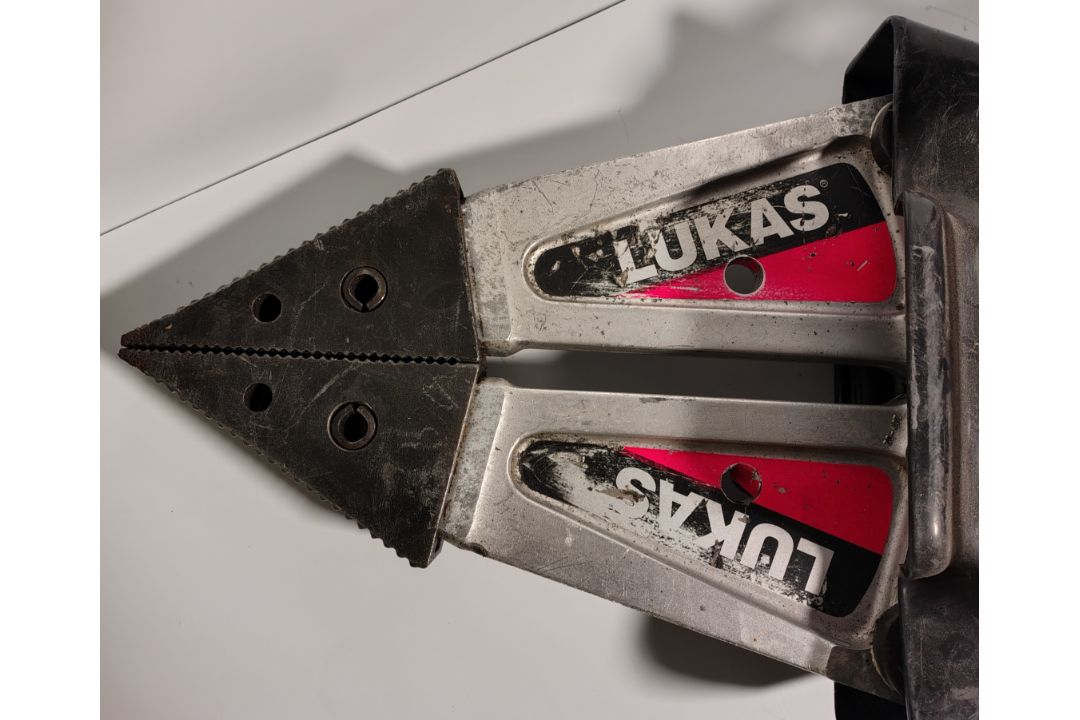 Lukas Century LSP 40 EN 230kN rescue jaws of life - W 340 x D 1100 x H 180mm - Image 3 of 5