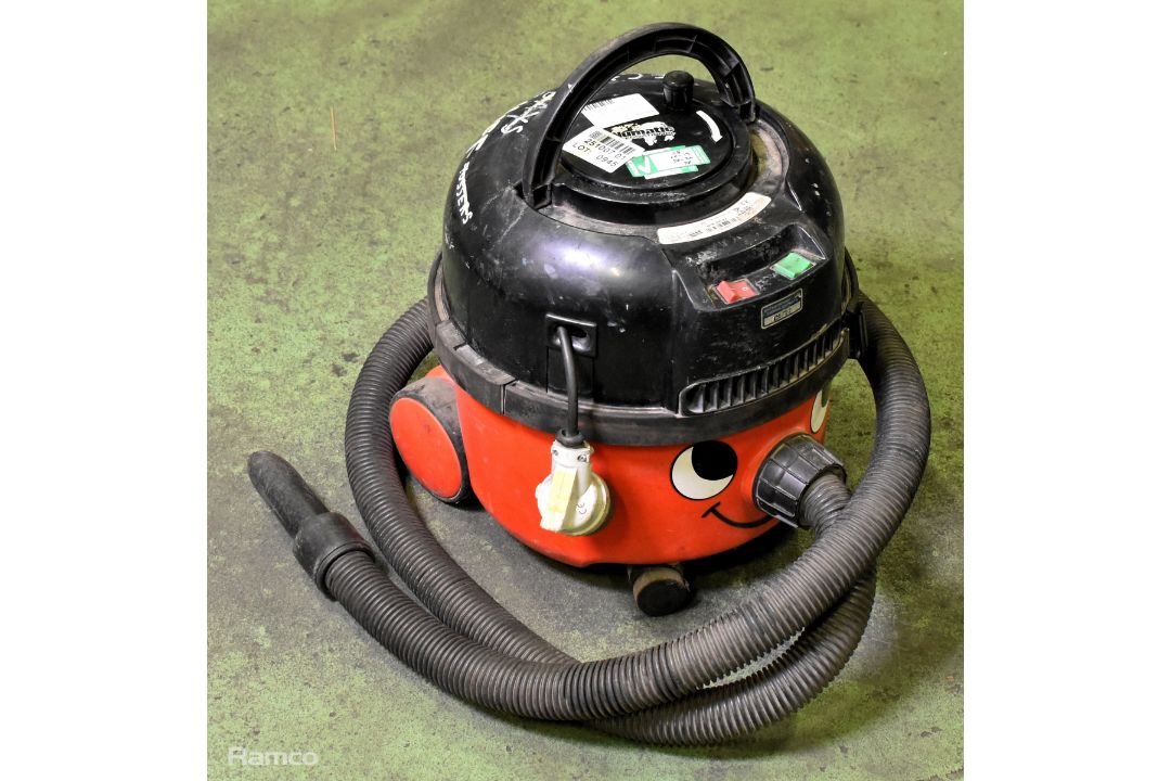 Numatic HVR 200-22 Henry vacuum cleaner - Image 1 of 5