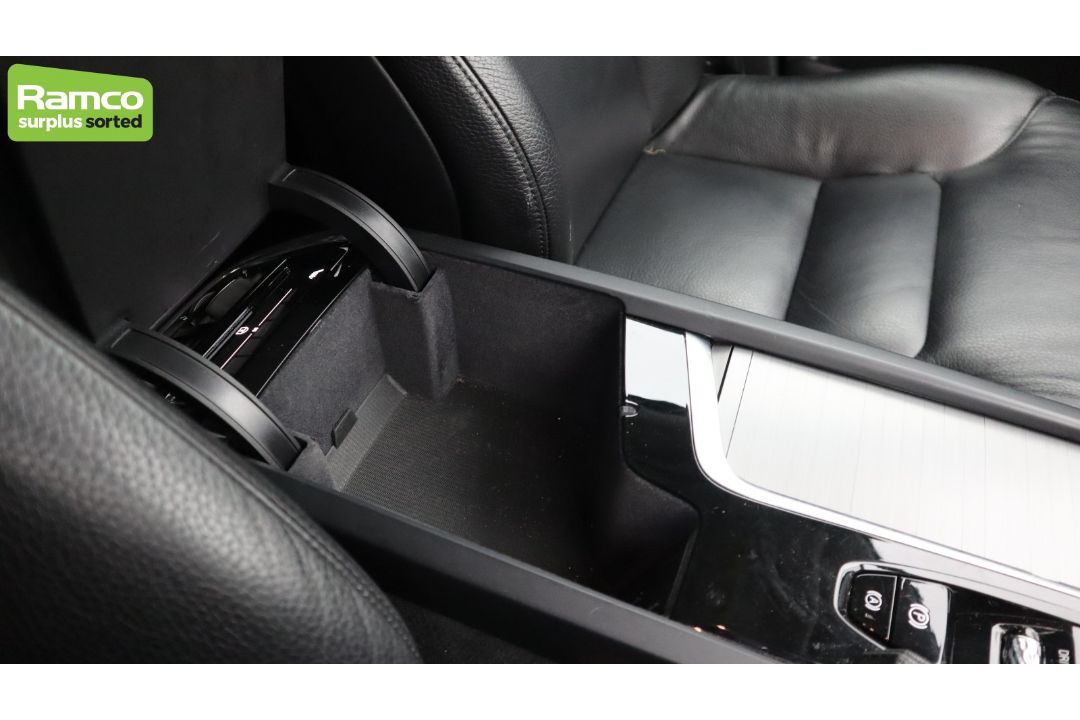 2021 Volvo XC90 Momentum T8 Recharge AWD 2.0L Petrol Hybrid - full details in the description - Image 21 of 61