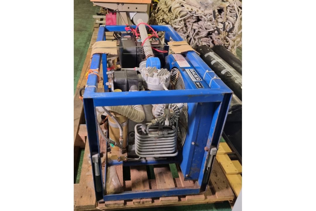 Bauer Kompressoren Hatz-Diesel 1B30 air compressor 330 bar - W 1100x D 570 x H 630mm - Image 3 of 4