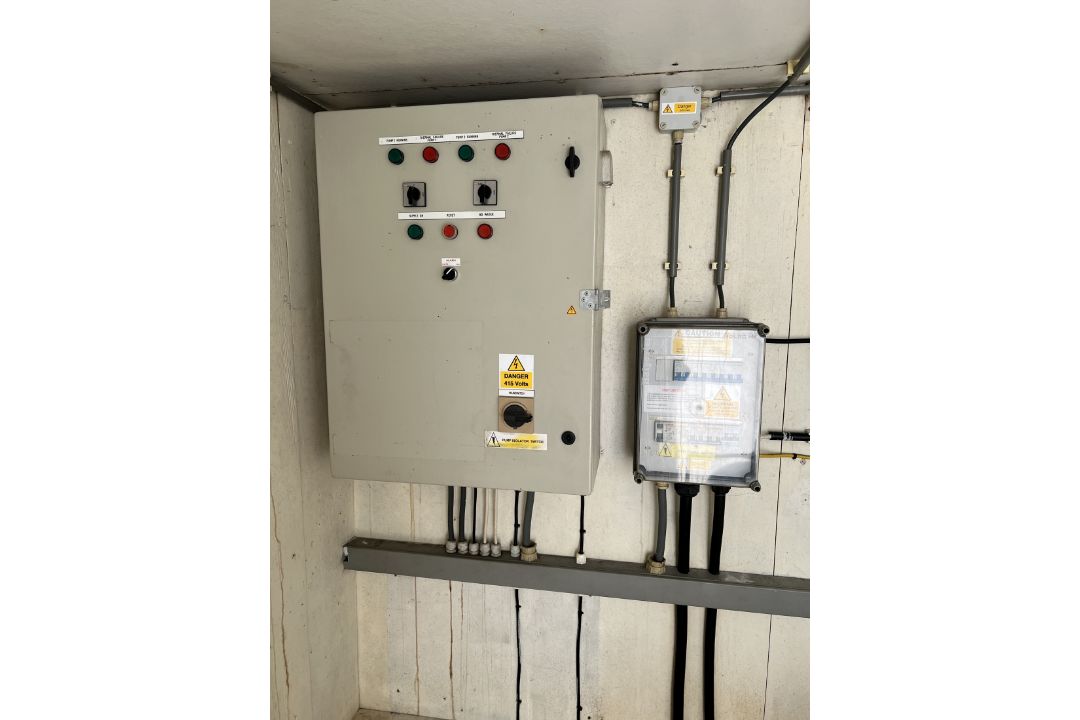 Pump pressurisation unit in modified 10ft ISO container - details in desc. - Image 8 of 12