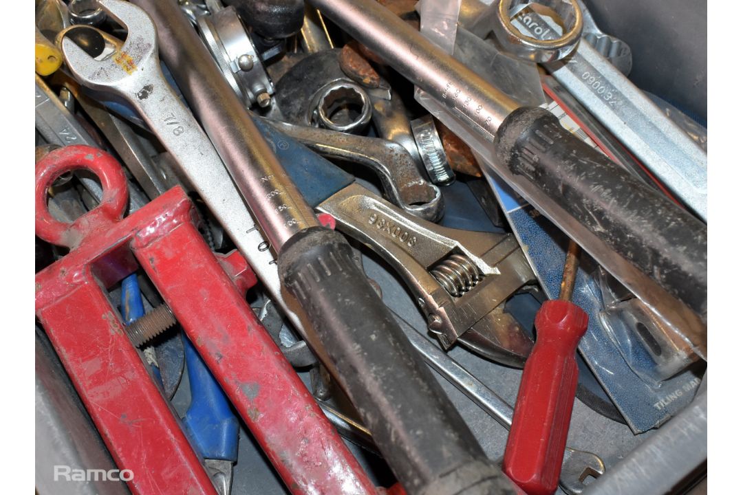 Tray of mixed hand tools - spanners, adjustable spanners, screwdrivers, snips, socket bits and ruler - Image 3 of 3