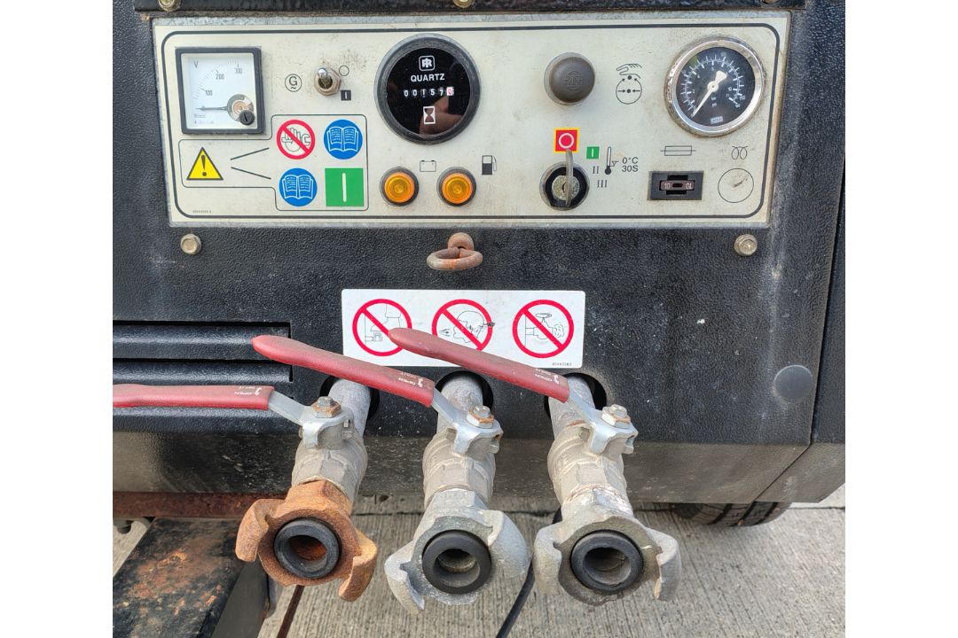 Ingersoll-Rand P180WDG portable compressor - Working pressure: 7 bar - Year: 2000 - 157 hours - Image 10 of 37