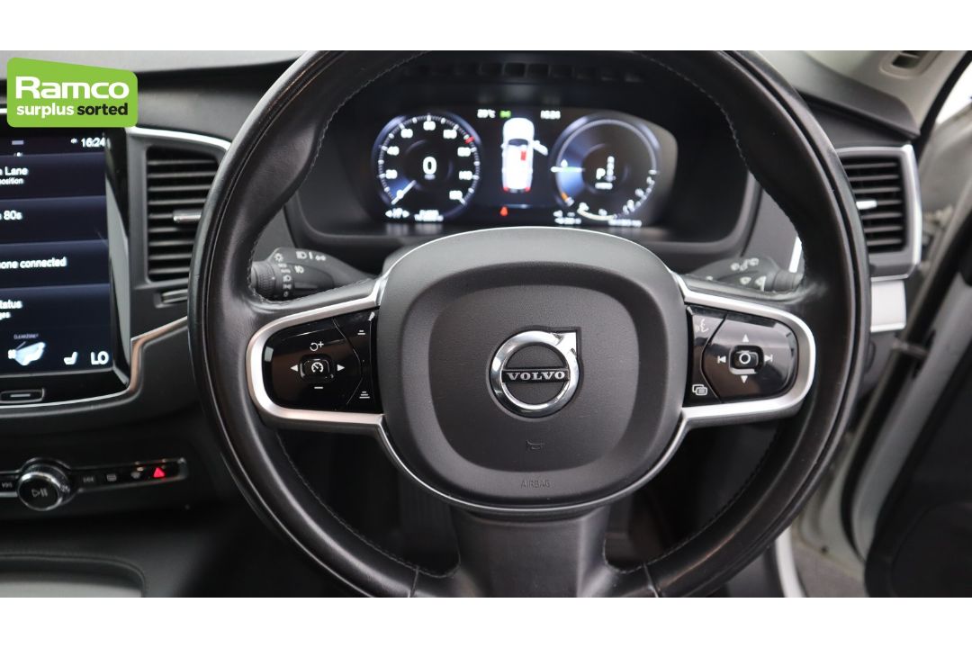 2021 Volvo XC90 Momentum T8 Recharge AWD 2.0L Petrol Hybrid - full details in the description - Image 11 of 61