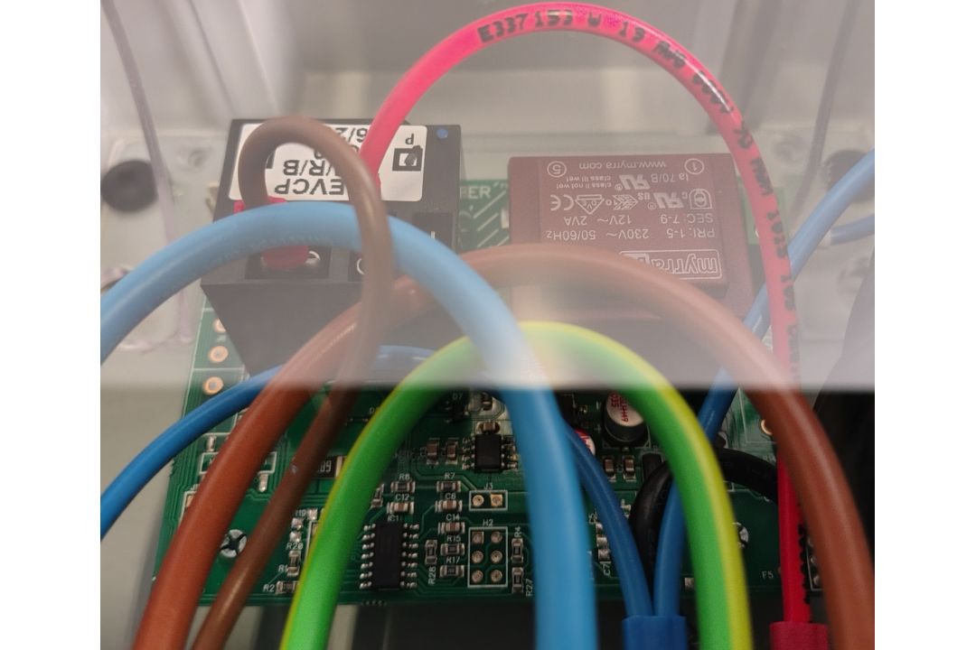 Matt:e IP-EVCP-TC80 single phase EV voltage monitoring and protection unit - W 200 x D 130 x H 300mm - Image 7 of 8