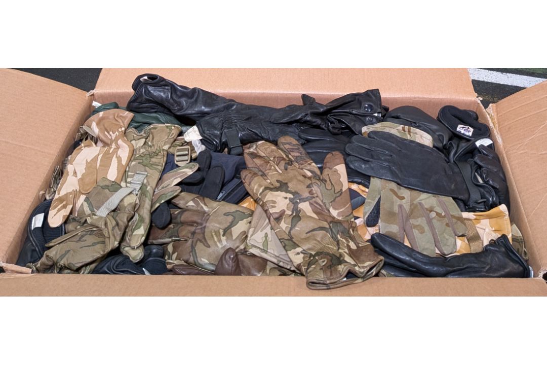 272x British Forces unpaired gloves - mixed styles - mixed sizes - Image 4 of 4