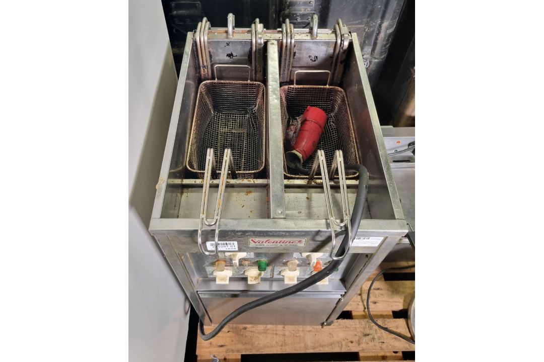 Valentine stainless steel twin tank twin basket electric fryer - W 395 x D 580 x H 850mm - Image 2 of 3