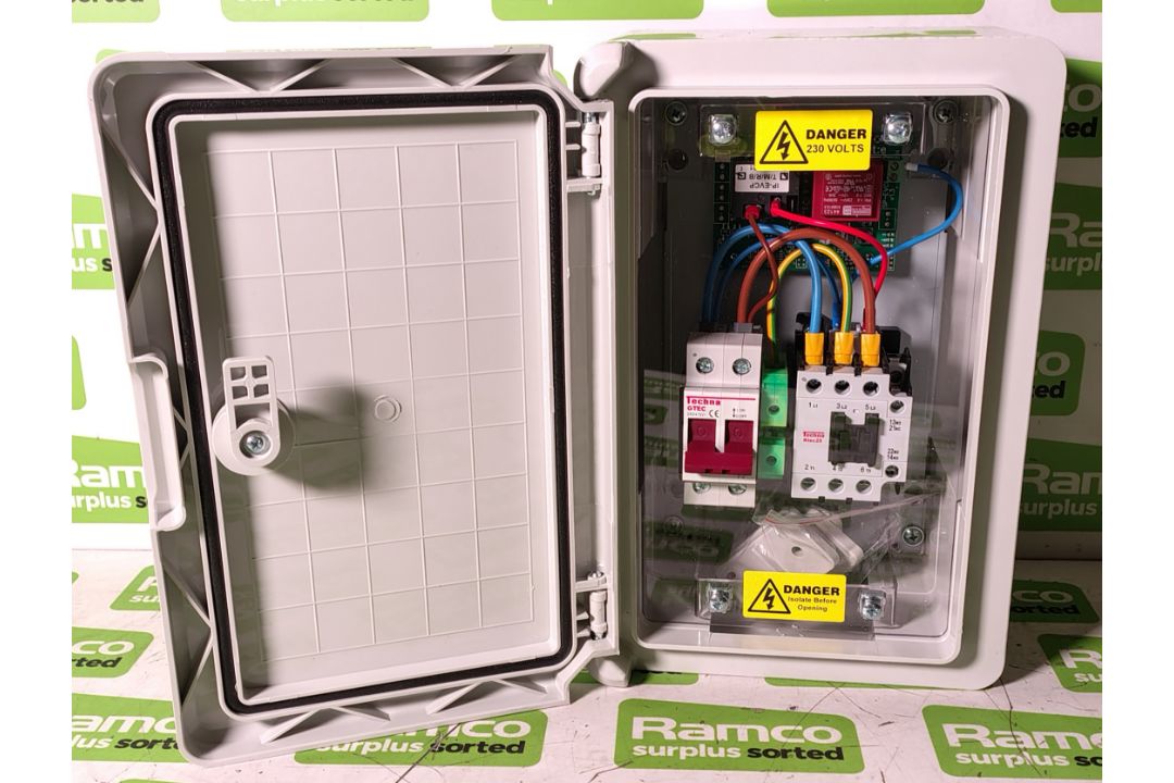 Matt:e IP-EVCP-T single phase EV voltage monitoring and protection unit - W 200 x D 130 x H 300mm - Image 2 of 7
