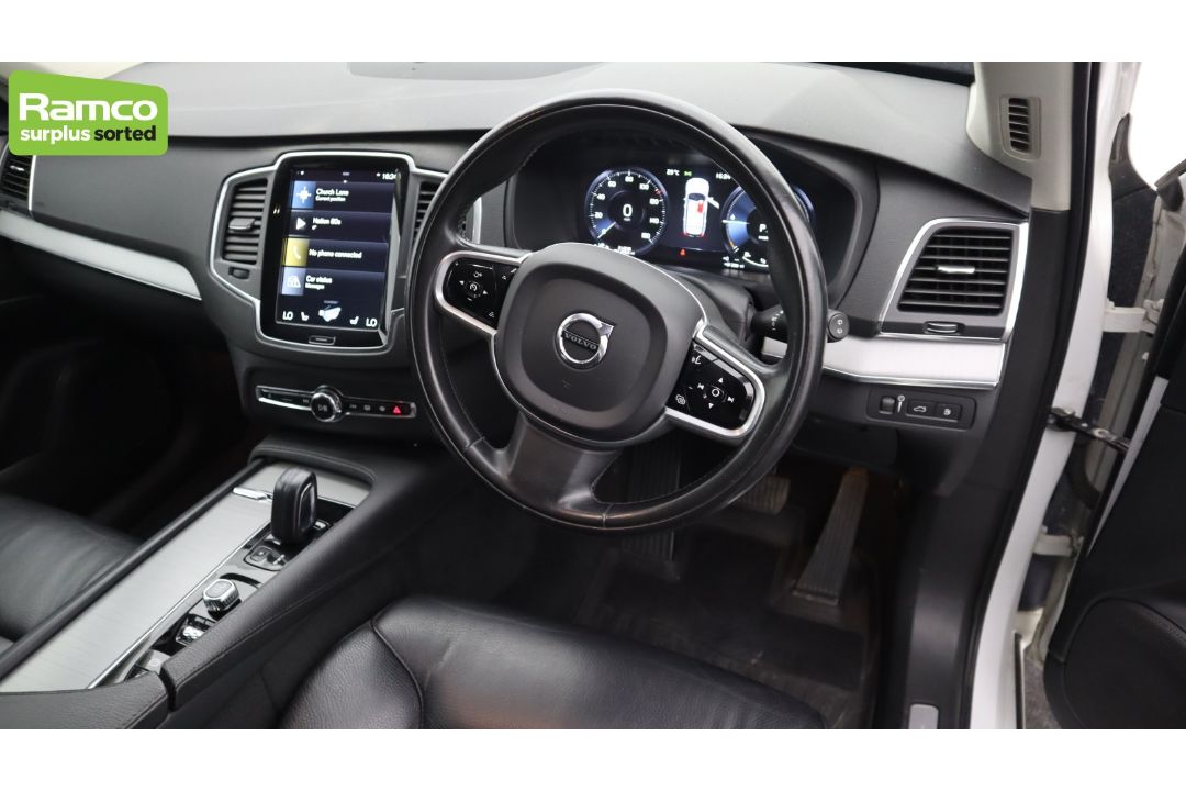 2021 Volvo XC90 Momentum T8 Recharge AWD 2.0L Petrol Hybrid - full details in the description - Image 10 of 61
