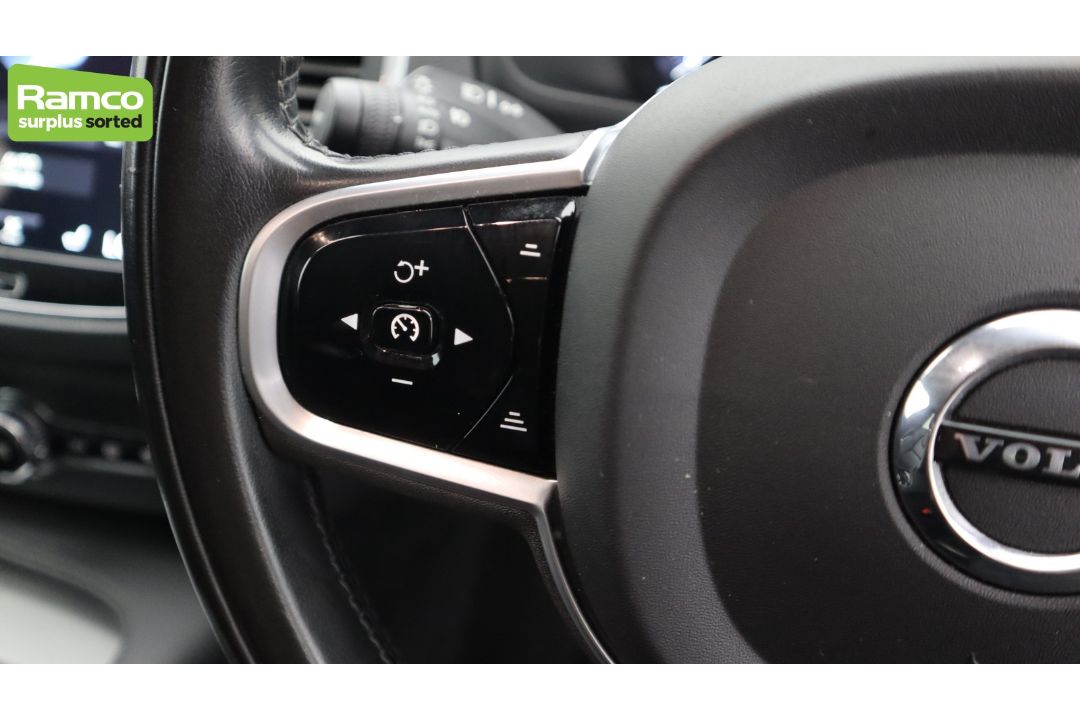 2021 Volvo XC90 Momentum T8 Recharge AWD 2.0L Petrol Hybrid - full details in the description - Image 23 of 61