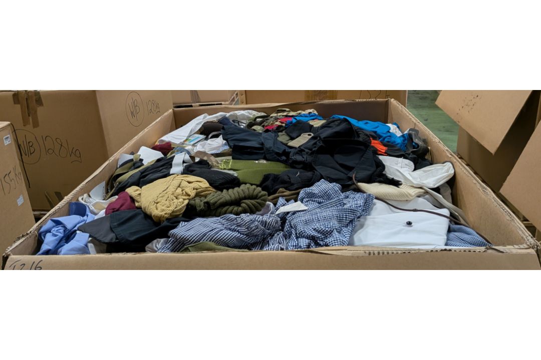 Various types of ex-military clothing - 166kg - may require repair or be as spares - Image 5 of 5