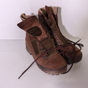 100x pairs of Grade 2 Various combat boots - may include - Magnum, YDS, Haix - mixed sizes