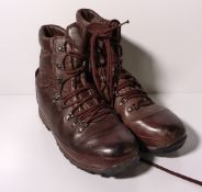 100x pairs of Grade 2 Various combat boots - may include - Magnum, YDS, Haix - mixed sizes