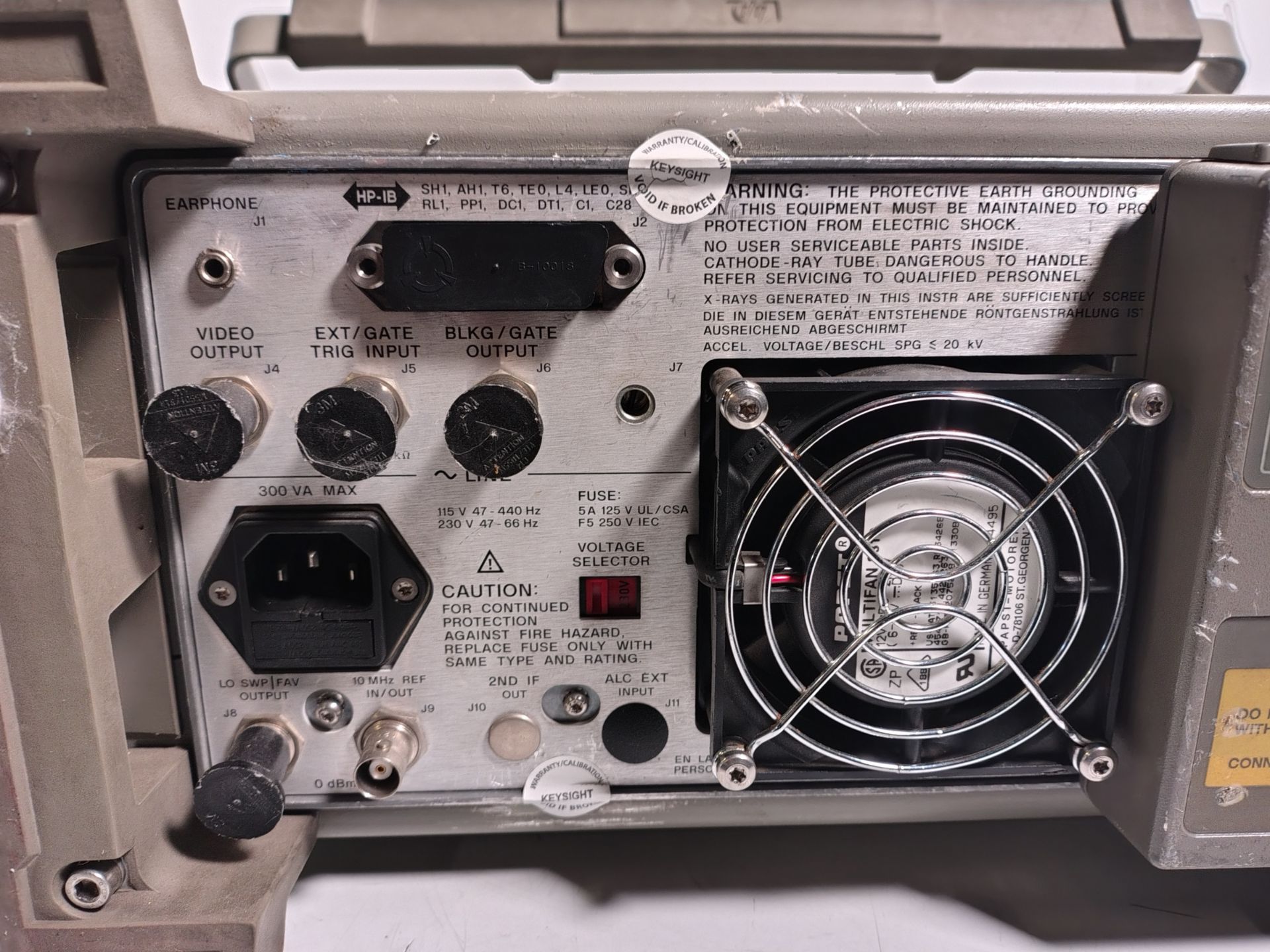 HP 8565E spectrum analyzer - 9 kHz - 50 GHz - Serial No: 3611A00408 - W 370 x D 560 x H 185mm - Image 5 of 9