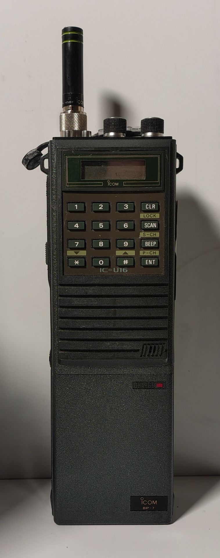 6x Icom IC-H16-UK and 5x Icom handheld transceivers/walkie talkies with 3x Icom battery chargers - Image 2 of 7