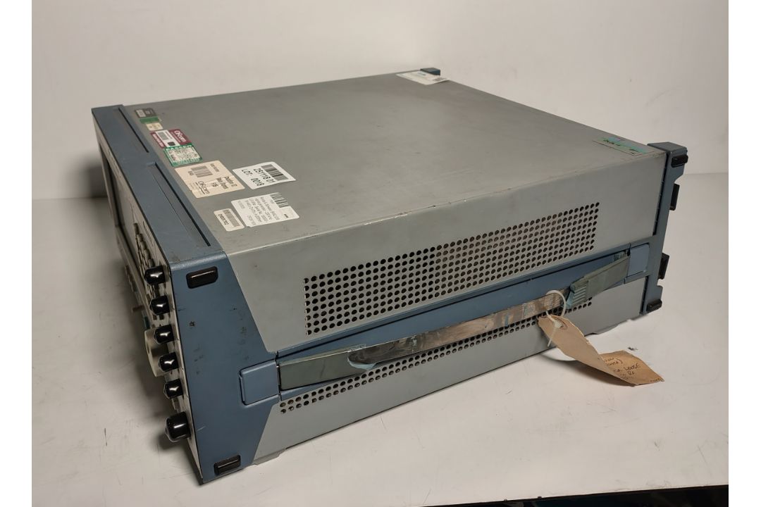 Rohde & Schwarz SMIQ 03B signal generator - 200 kHz - 3.3 GHz - Serial No: 100033 - Image 4 of 9