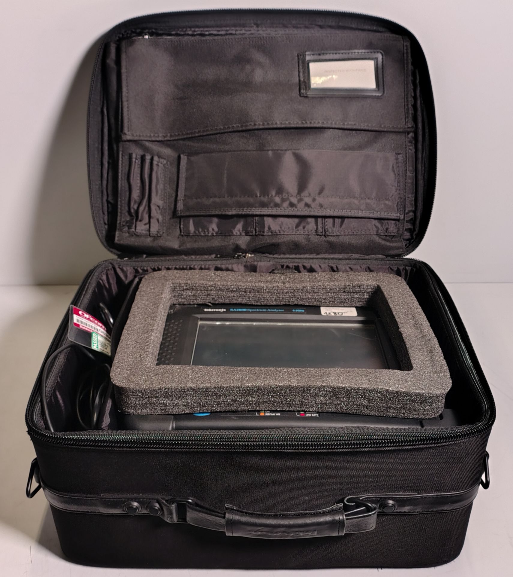 Tektronix SA 2600 spectrum analyzer in transport/storage case - 6.2 GHz - Serial No: B010115 - Image 7 of 8