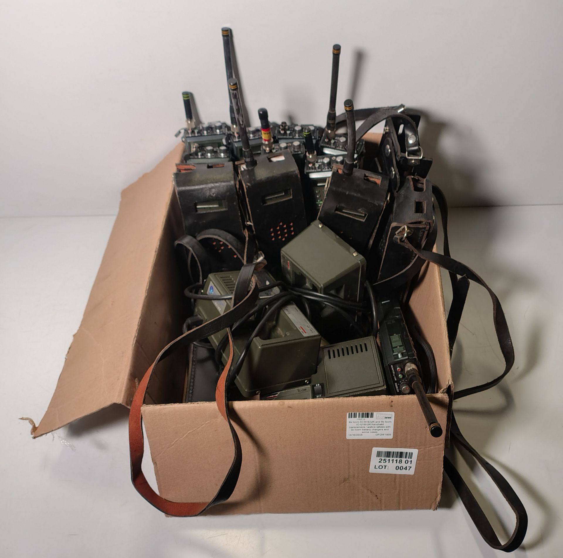 6x Icom IC-H16-UK and 5x Icom handheld transceivers/walkie talkies with 3x Icom battery chargers - Image 7 of 7