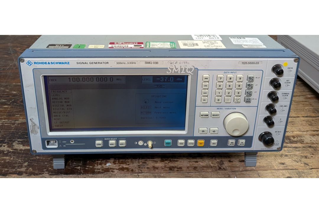 Rohde & Schwarz SMIQ 03B signal generator - 200 kHz - 3.3 GHz - Serial No: 100033 - Image 2 of 9