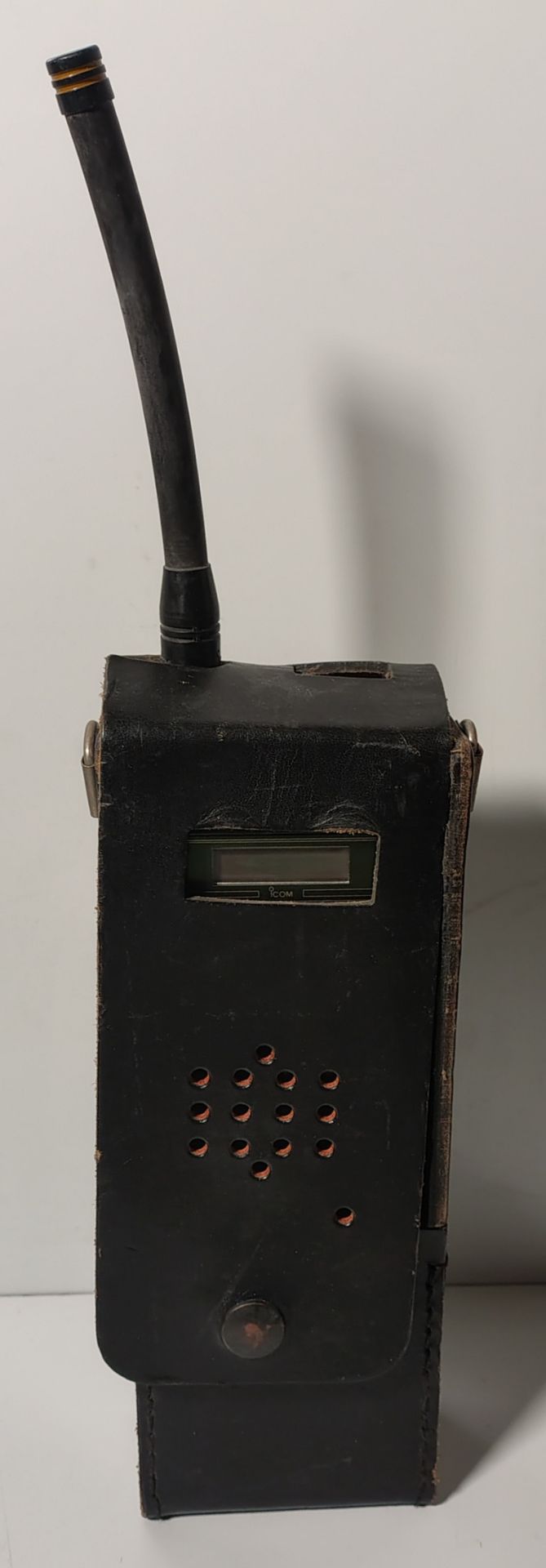 6x Icom IC-H16-UK and 5x Icom handheld transceivers/walkie talkies with 3x Icom battery chargers - Image 4 of 7